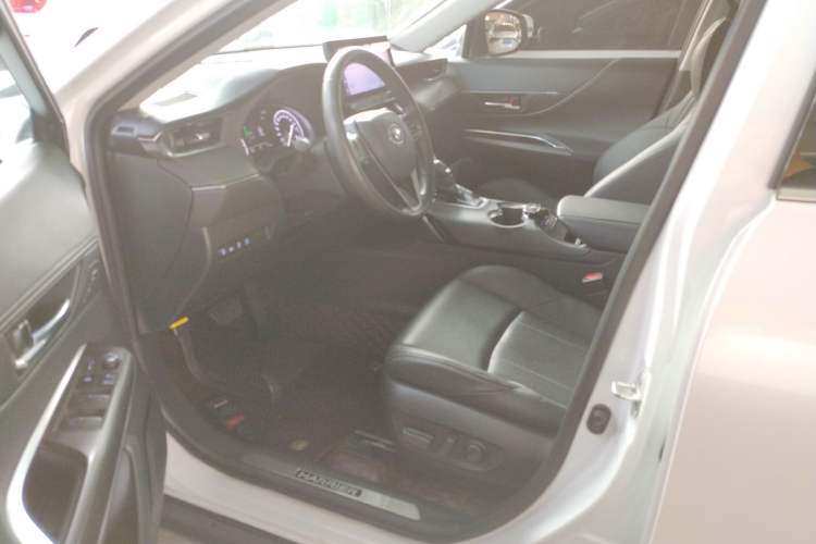 Used Toyota Harrier 2022 2.0L CVT Two-Wheel Drive Deluxe Edition
