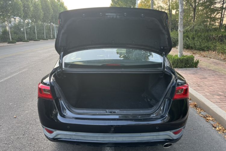 Used Zotye Z300 2014 New Vision 1.5L Manual Luxury Model
