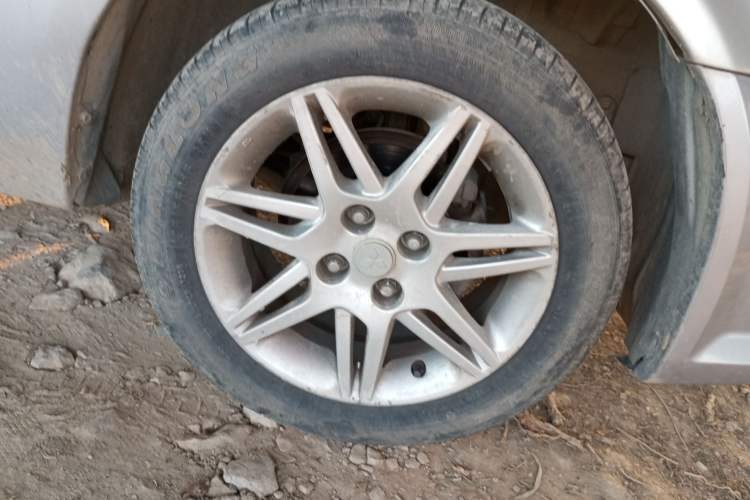 Used Soueast V3 Lingyue 2011 1.5L Manual Comfort Edition Right Front Wheel Hub