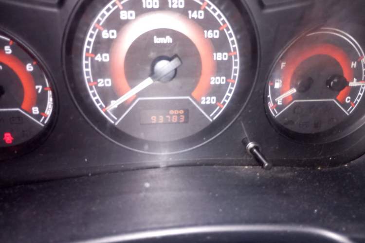 Used Soueast V3 Lingyue 2011 1.5L Manual Comfort Edition Odometer Close Up