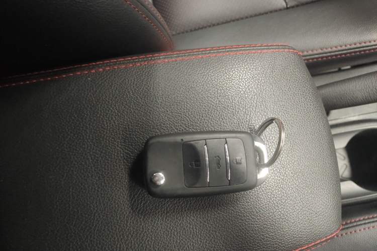 Used CHANGAN KAICHENG Oushang A600 2016 1.5L Manual Luxury 7-Seater Vehicle Key