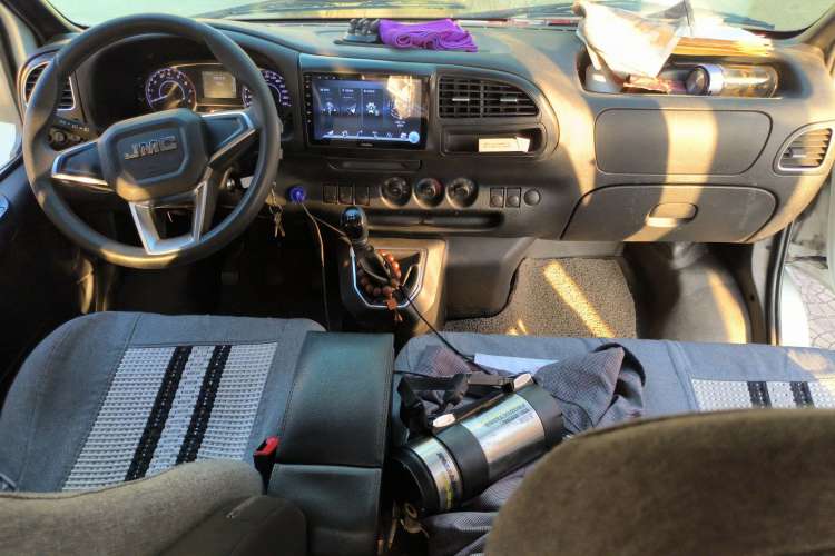 Used JMC Transit 2021 2.8T Space King Standard Version Short Wheelbase Mid-Height Roof 6-Seater Diesel Euro VI JX493
