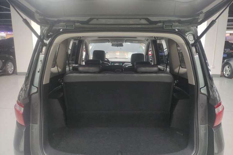 Used CHANGAN KAICHENG Oushang A600 2016 1.5L Manual Luxury 7-Seater Trunk