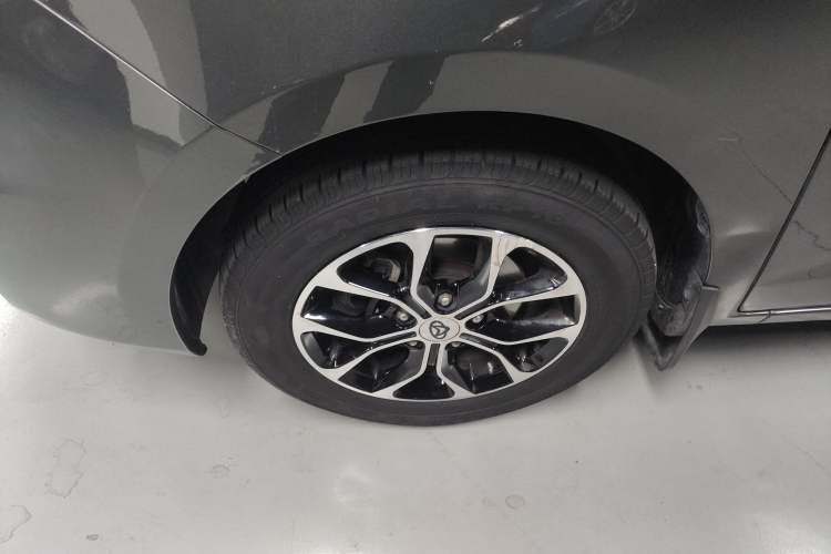 Used CHANGAN KAICHENG Oushang A600 2016 1.5L Manual Luxury 7-Seater Left Front Wheel Hub