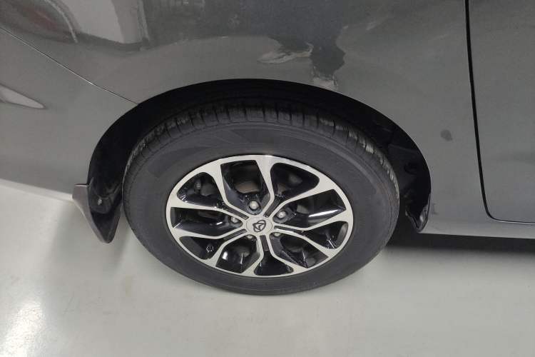 Used CHANGAN KAICHENG Oushang A600 2016 1.5L Manual Luxury 7-Seater Right Rear Wheel Hub