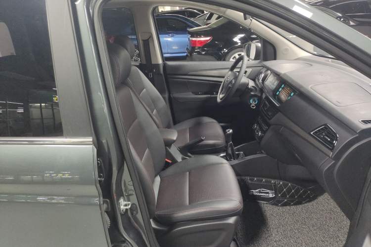 Used CHANGAN KAICHENG Oushang A600 2016 1.5L Manual Luxury 7-Seater Right Front Seat