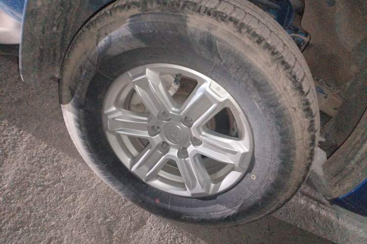 Used SAIC MAXUS T60 2017 2.0T Gasoline Automatic Two-Wheel Drive High-Ride Comfort-Grade Standard Cabin