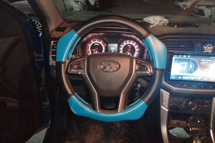 Used SAIC MAXUS T60 2017 2.0T Gasoline Automatic Two-Wheel Drive High-Ride Comfort-Grade Standard Cabin