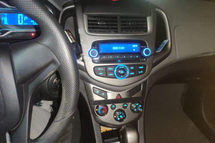 Used Chevrolet Aveo Sonic 2014 Sedan 1.4SL AT Fashion Edition