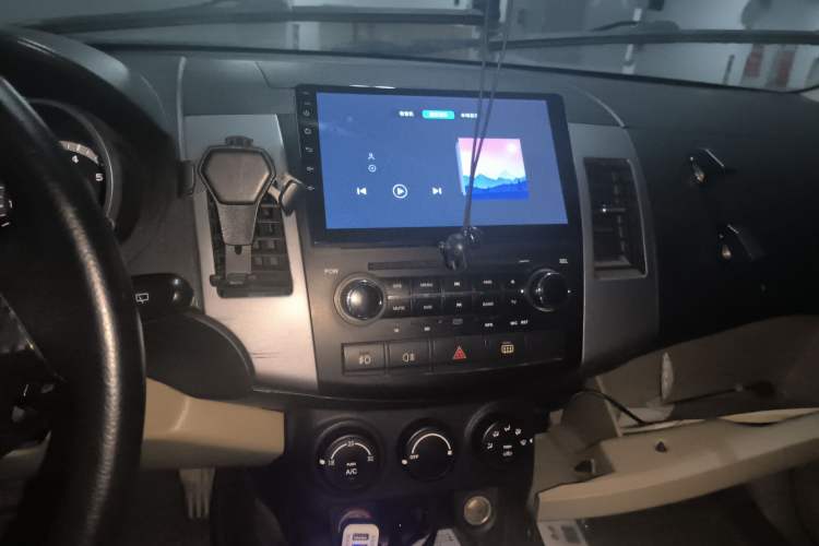 Used Land X8 2009 2.4L Gasoline 4x4 Luxury Edition