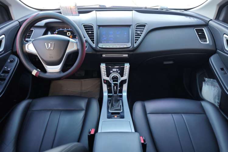 Used Luxgen 5 2014 Dance Limited Edition 1.8T Automatic Luxury Version
