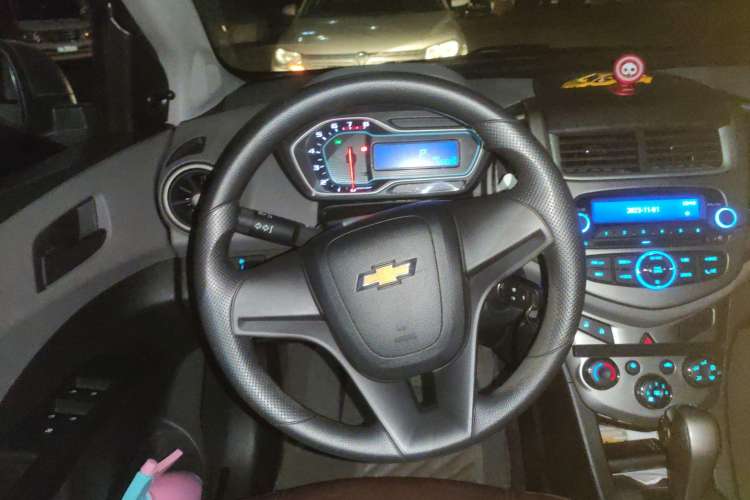 Used Chevrolet Aveo Sonic 2014 Sedan 1.4SL AT Fashion Edition