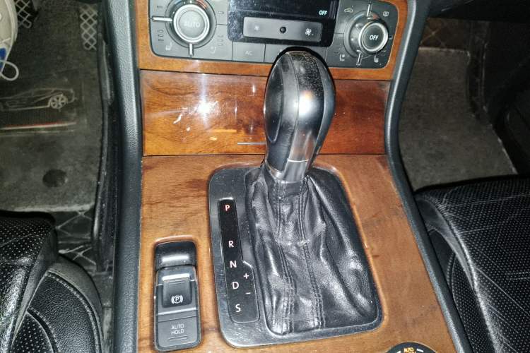 Used Volkswagen Touareg 2011 3.0 TDI Diesel Comfort Version