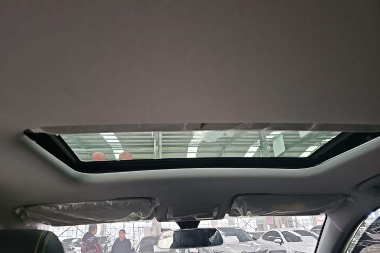 Used Wuling Alvez 2022 1.5T CVT Trendy & Cool Edition
