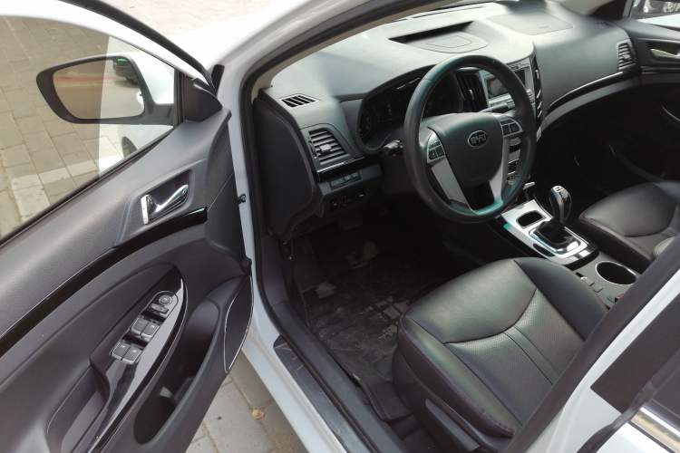 Used BYD e5 2016 300 Luxury Edition
