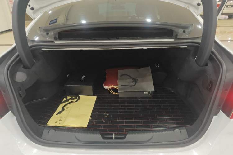 Used Jaguar XE 2018 2.0T 200 PS Two-Wheel-Drive R-Sport Sport Edition
