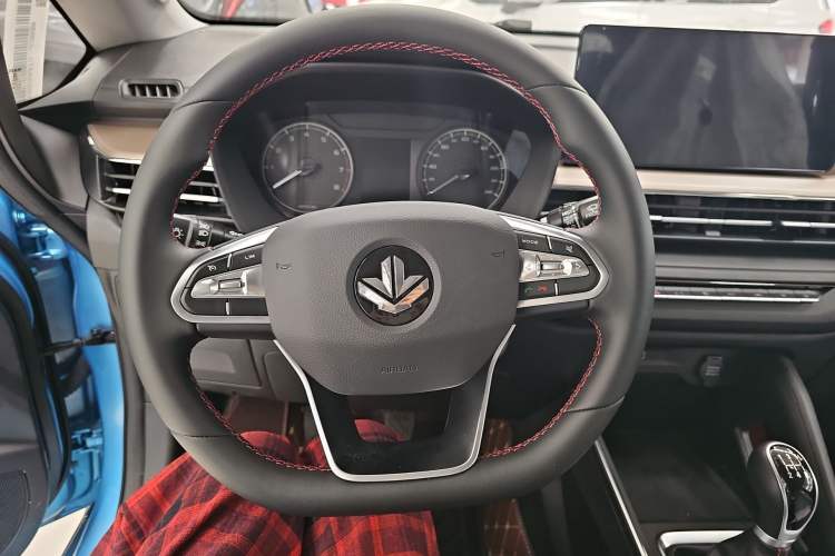 Used Livan X3 PRO 2022 1.5L Manual Little Cutie
