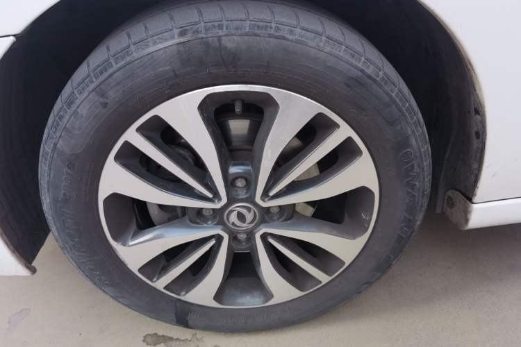 Used Dongfeng Aeolus A60 2016 1.5L Manual Luxury Version Right Front Wheel Hub