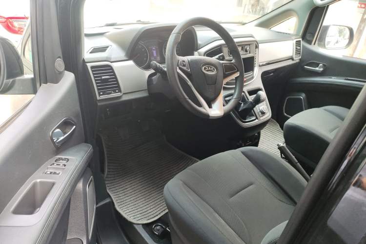 Used JAC Refine M4 2019 Business & Travel Series 2.0L Manual Speed Delivery Version China V Standard
