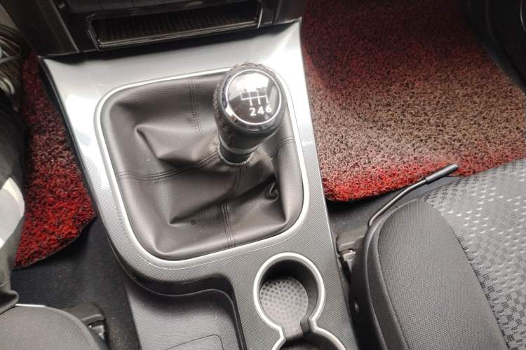 Used Haval H5 Classic 2013 Zhizun Edition 2.0T Manual Two-Wheel Drive Entry-Level Model
