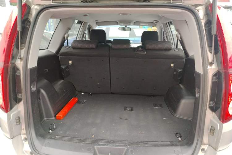 Used Haval H5 Classic 2013 Zhizun Edition 2.0T Manual Two-Wheel Drive Entry-Level Model
