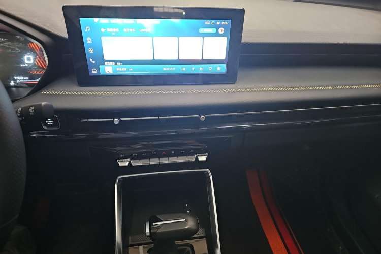 Used Wuling Alvez 2022 1.5T CVT Trendy & Cool Edition
