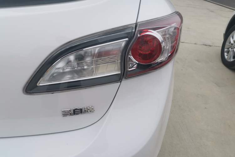 Used Mazda Mazda 3 2015 Hatchback 1.6L Manual Comfort Edition
