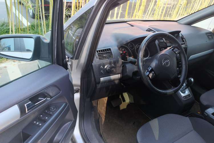 Used Opel Zafira 2010 1.8L MTA