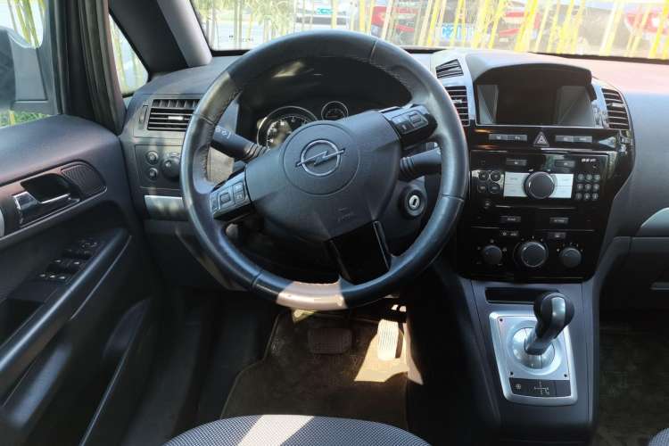Used Opel Zafira 2010 1.8L MTA