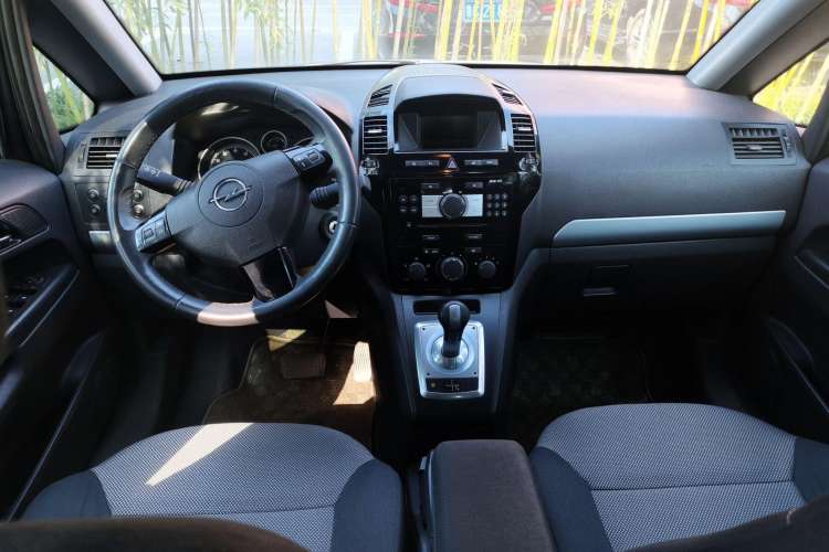 Used Opel Zafira 2010 1.8L MTA