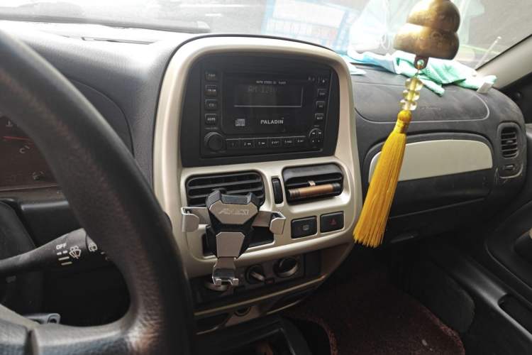 Used Nissan Paladin 2008 2.4L Two-Wheel-Drive Standard Version Audio And AC Panel