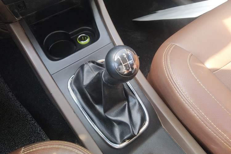 Used FAW Senya S80 2015 1.5L Manual 7-Seater Urban Edition