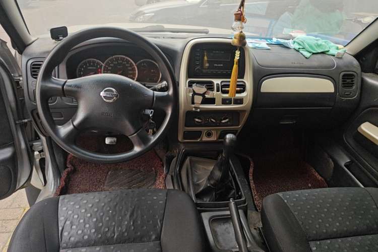 Used Nissan Paladin 2008 2.4L Two-Wheel-Drive Standard Version Center Console