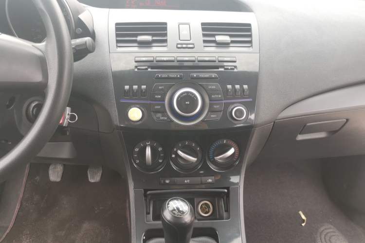 Used Mazda Mazda 3 2015 Hatchback 1.6L Manual Comfort Edition
