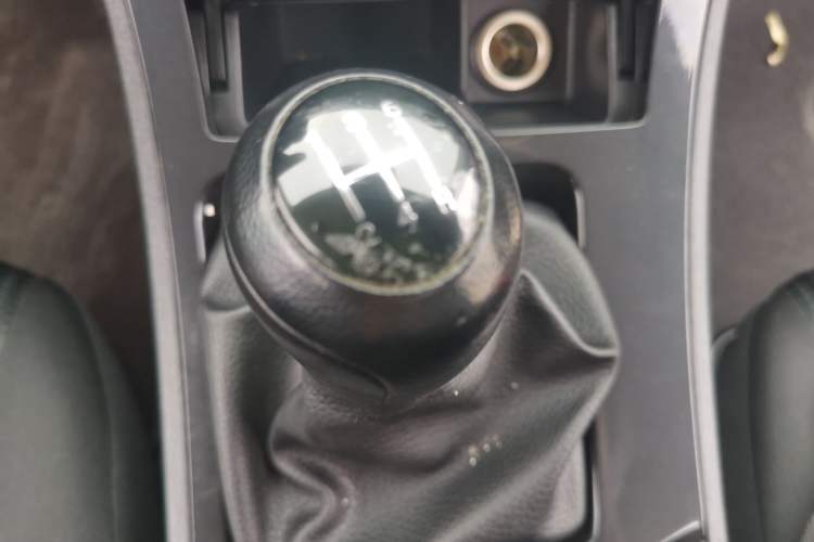 Used Mazda Mazda 3 2015 Hatchback 1.6L Manual Comfort Edition
