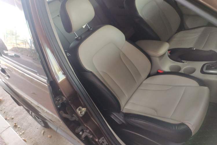 Used FORTHING Joyear XV 2016 1.6L CVT Luxury Model