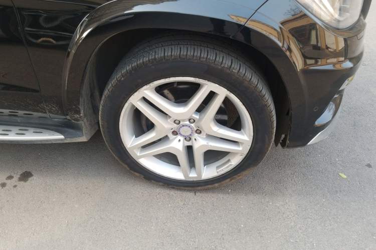 Used Mercedes-Benz GL-Class 2013 GL 500 4MATIC Right Front Wheel Hub