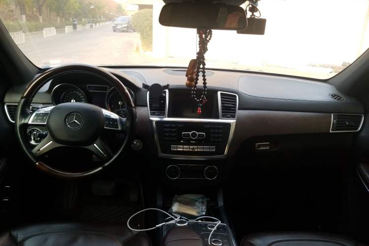 Used Mercedes-Benz GL-Class 2013 GL 500 4MATIC Center Console