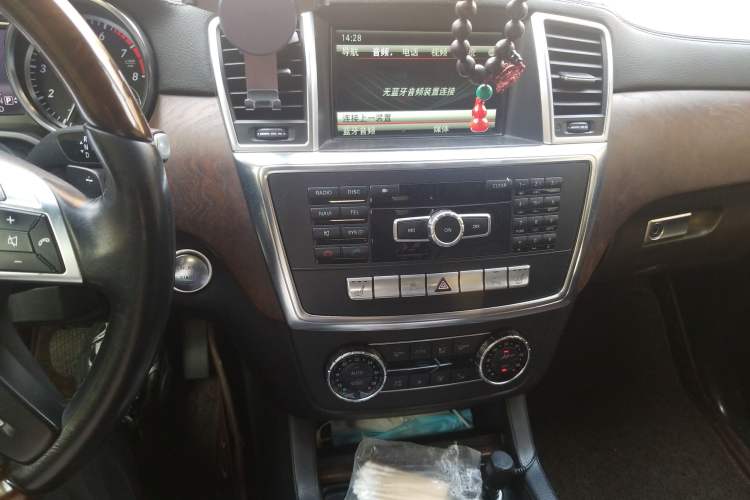 Used Mercedes-Benz GL-Class 2013 GL 500 4MATIC Audio And AC Panel