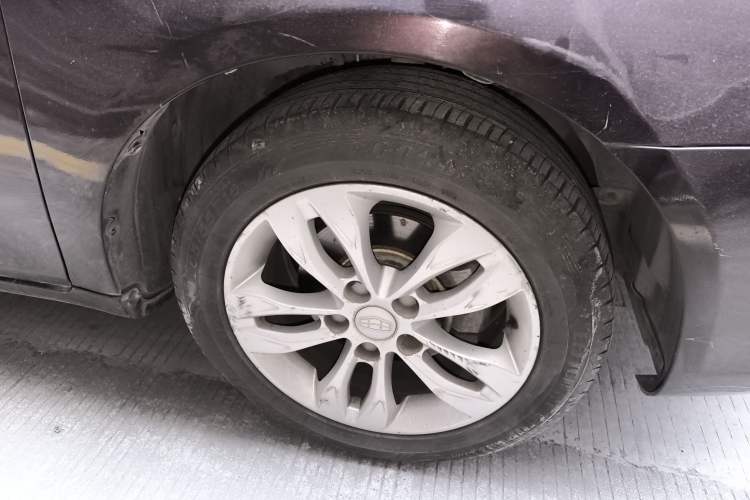 Used Geely Auto Emgrand 2014 Sedan 1.5L Manual Elite Model Right Front Wheel Hub