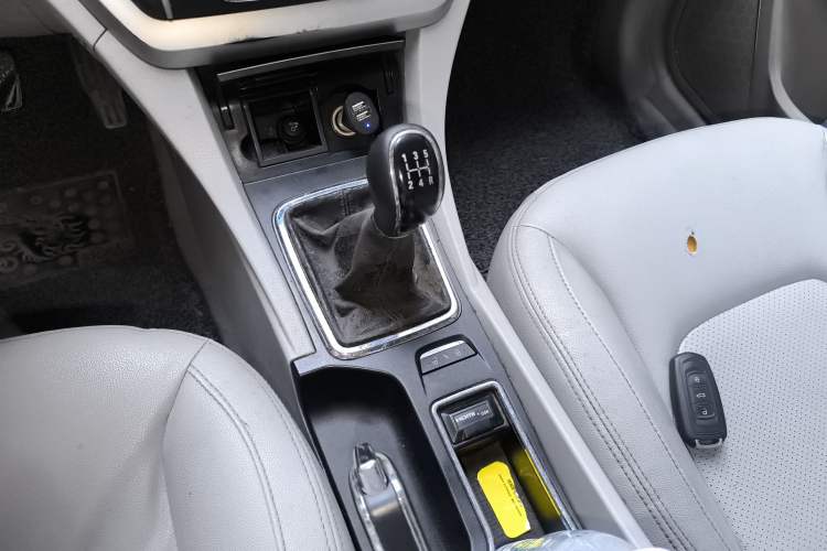 Used Geely Auto Emgrand 2014 Sedan 1.5L Manual Elite Model Gear Lever