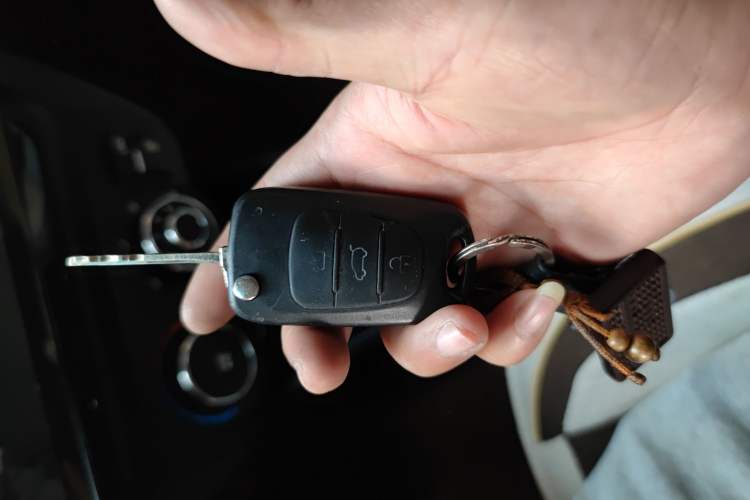 Used Kia K2 2012 Sedan 1.4L MT GLS Commemorative Edition