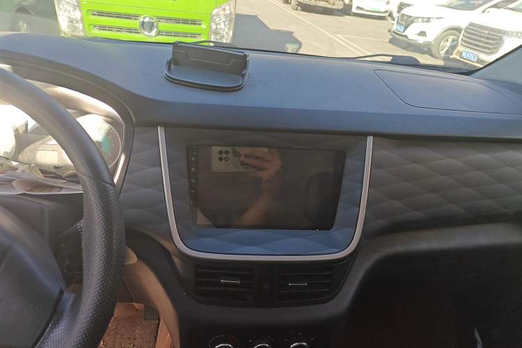 Used SRM Gold Hiace M Classic 2022 1.5L Engineering Lion Passenger Vehicle 5 Seats
