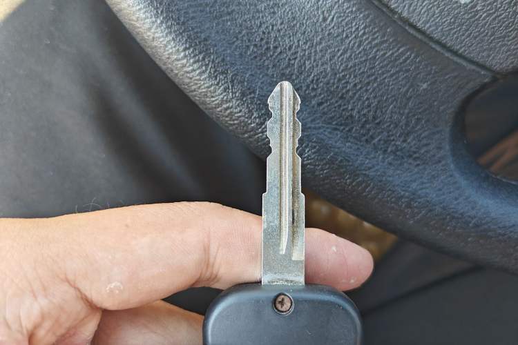 Used SRM Gold Hiace M Classic 2022 1.5L Engineering Lion Passenger Vehicle 5 Seats
