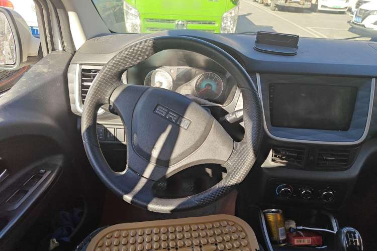 Used SRM Gold Hiace M Classic 2022 1.5L Engineering Lion Passenger Vehicle 5 Seats
