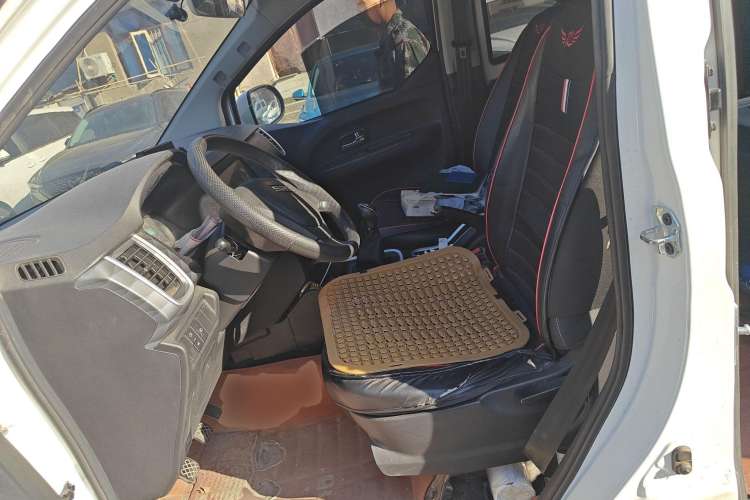 Used SRM Gold Hiace M Classic 2022 1.5L Engineering Lion Passenger Vehicle 5 Seats
