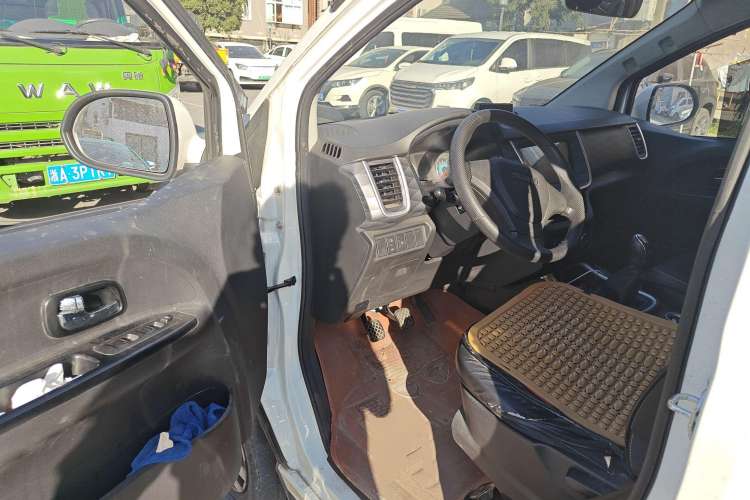 Used SRM Gold Hiace M Classic 2022 1.5L Engineering Lion Passenger Vehicle 5 Seats
