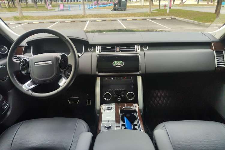 Used Land Rover Range Rover 2022 3.0 L6 360 PS Legacy Edition
