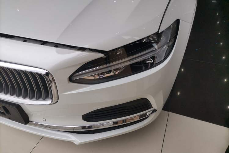 Used Volvo S90 New Energy 2021 T8 eDrive Hybrid Zhiyi Luxury Edition
