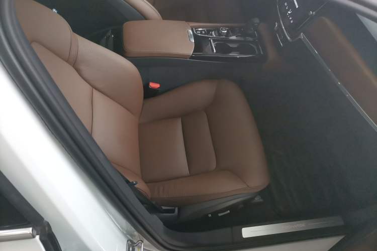 Used Volvo S90 New Energy 2021 T8 eDrive Hybrid Zhiyi Luxury Edition
